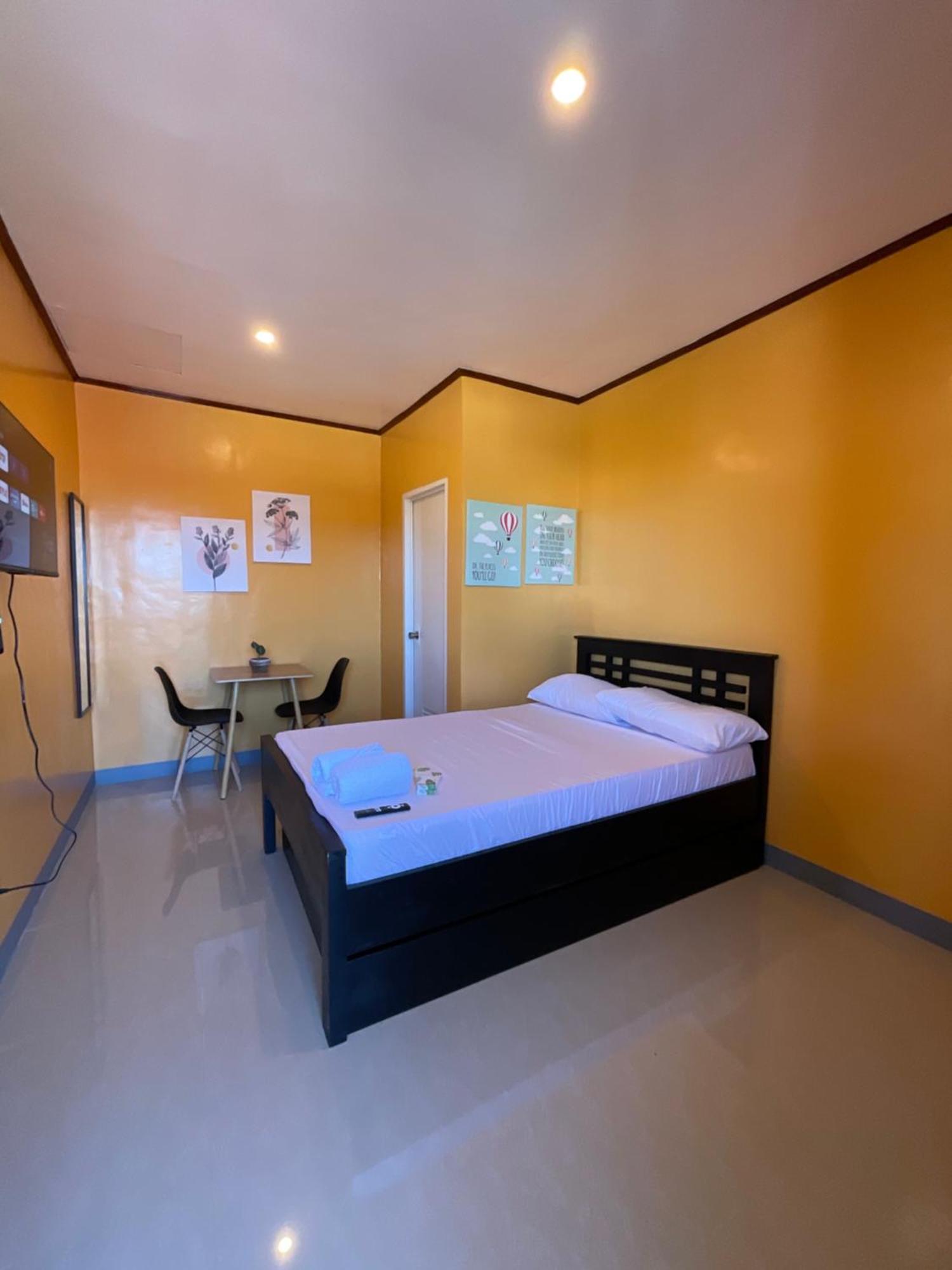 Halajo Bnb Transient Laoag Exterior foto